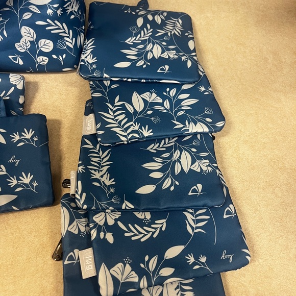 Lug - Blue and White Floral Twinkle Box Jewelry Organizer - Picture 10 of 12